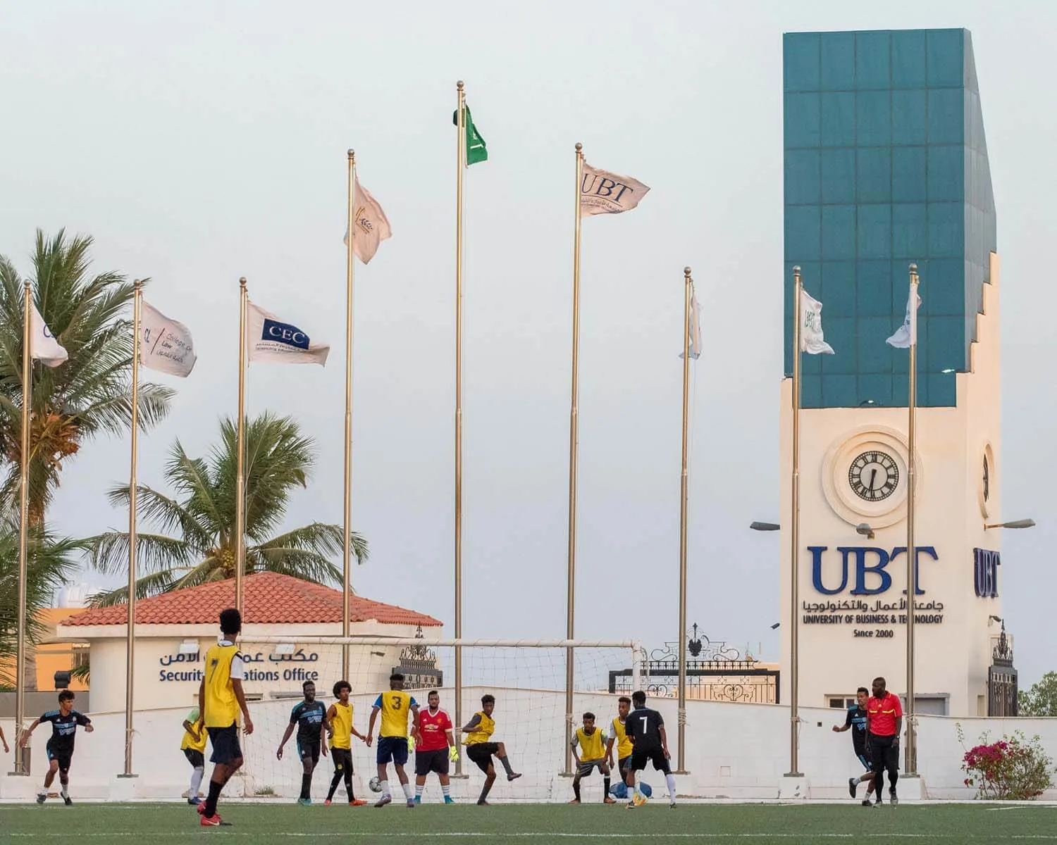 منح جامعة الأعمال والتكنولوجيا (UBT)