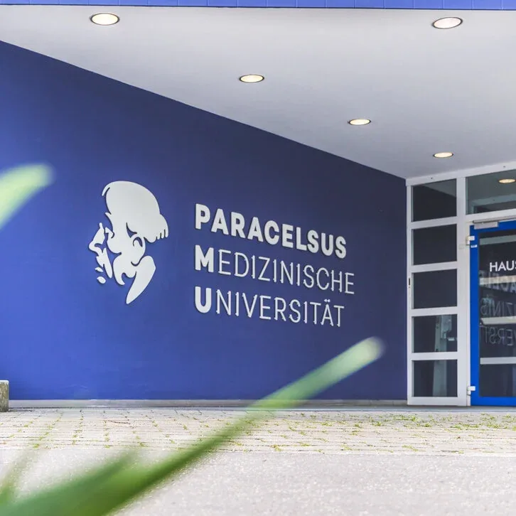 منح جامعة باراسيلسوس (PMU) الطبية